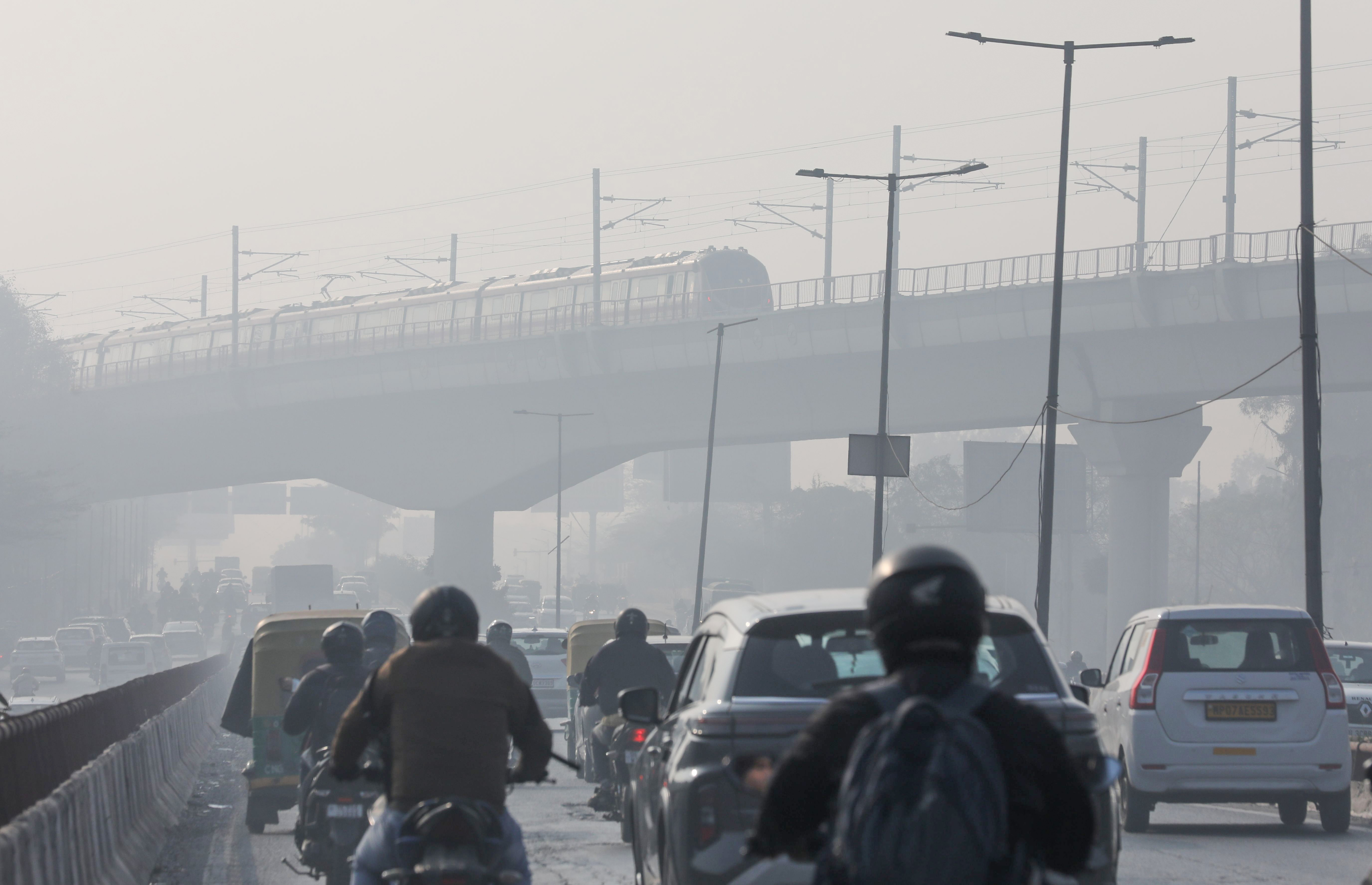 दिल्ली-एनसीआर में कड़ाके की ठंड, शीतलहर के साथ ही कोहरा बढ़ाएगा मुश्किल, पढ़िए अन्य राज्यों के मौसम का हाल