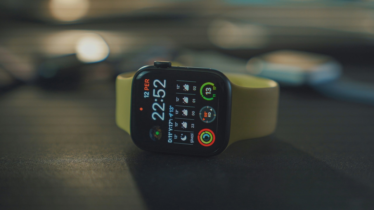 Latest Smartwatch Design Trends: Comfortable Wearables That Move Away From Bulky Screens Latest Smartwatch Design Trends: Comfortable Wearables That Move Away From Bulky Screens