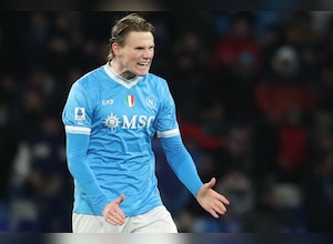 Scott McTominay Inspires Napoli To Draw With Inter Milan Keeping Serie A Title Race Tight