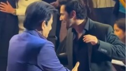 Viral Video: Varun Dhawan Avoids Shaking Hands With Udit Narayan At <i>Border 2</i> Event, Internet Reacts