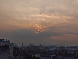 Rajasthan Weather: राजस्थान में बदला मौसम का मिजाज, 3 डिग्री तक चढ़ा पारा, अब बरसेंगी मावठ की बूंदें