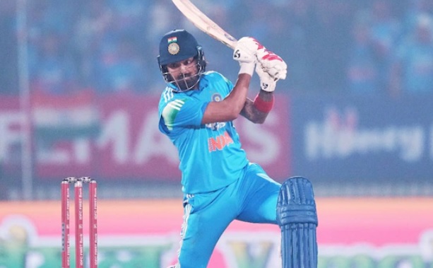 IND vs NZ 1st ODI: केएल राहुल ने छक्का लगाकर दिलाई जीत, छोड़ा विराट कोहली को पीछे, अब धोनी के रिकॉर्ड पर नजरें