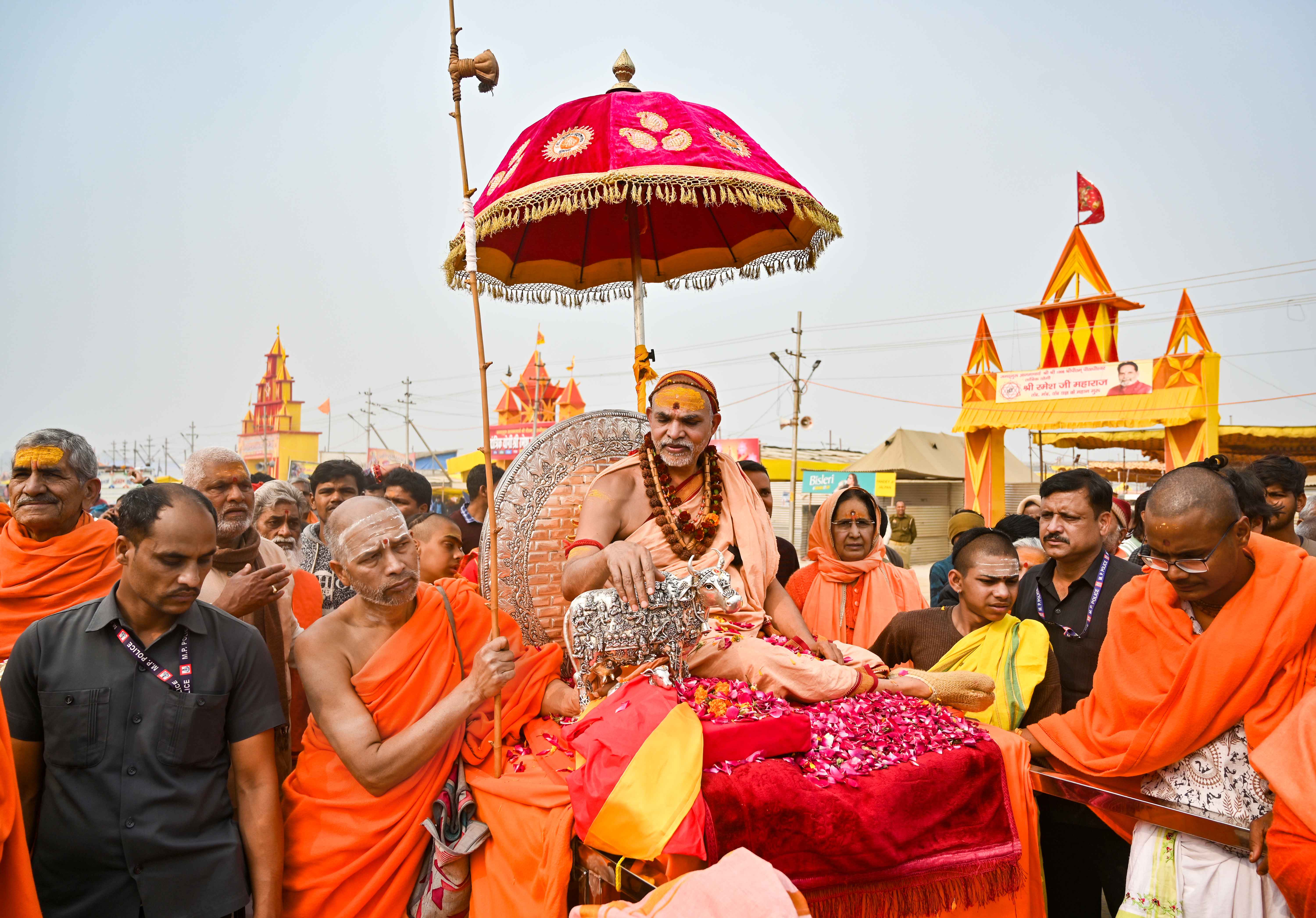 आश्रम में यौन शोषण का आरोप, शंकराचार्य स्वामी अविमुक्तेश्वरानंद के खिलाफ कोर्ट पहुंचे शाकुंभरी पीठाधीश्वर आशुतोष महाराज