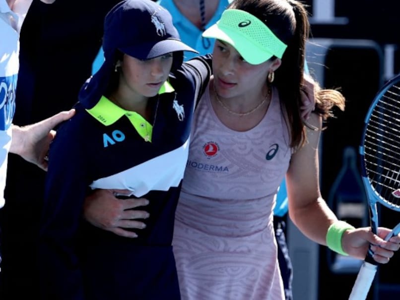 Ball Girl Collapses In Australian Open Heat As Players Rush To Help