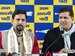 दिल्ली के शालीमार बाग में मकानों को तोड़ने का आप कर रही है विरोध