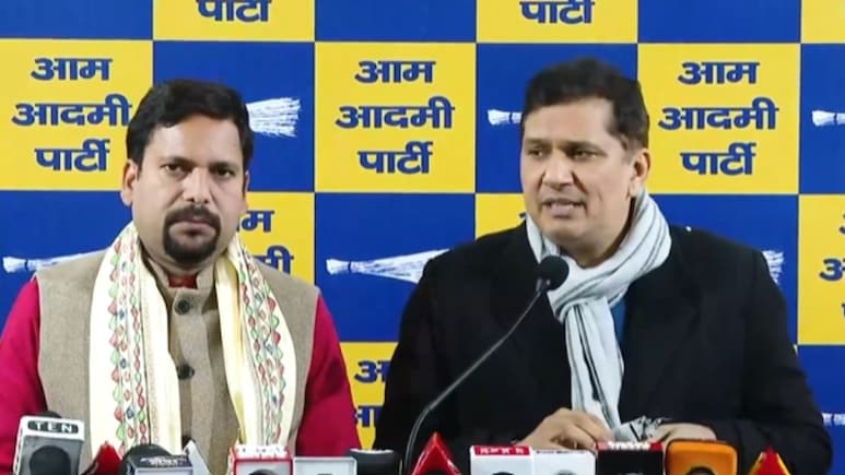 दिल्ली के शालीमार बाग में मकानों को तोड़ने का आप कर रही है विरोध