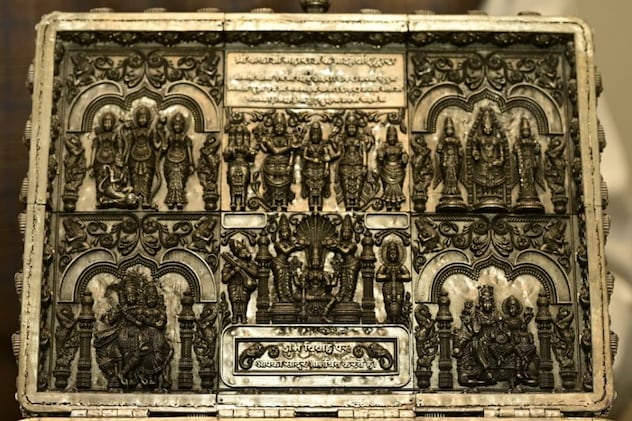 65 देवी-देवताओं के साथ देव- गण