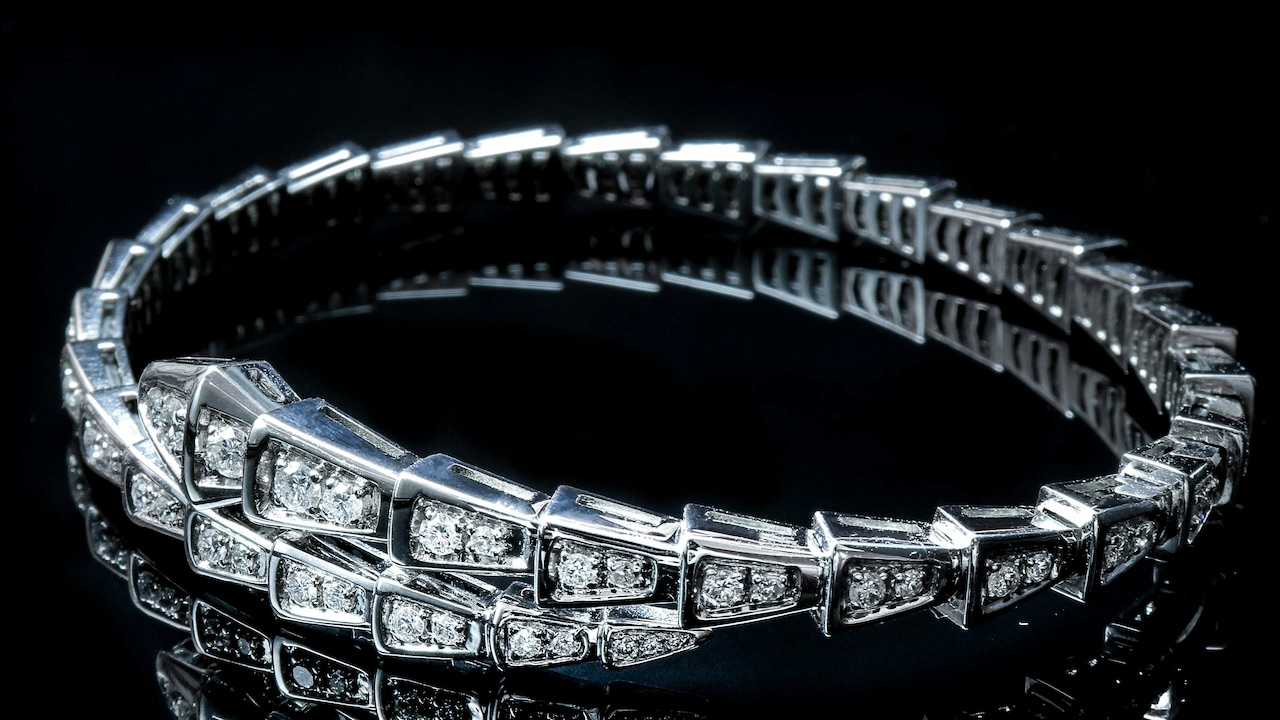 Daily Silver Jewellery Care: Wear It Without Tarnishing Using Simple Protective Habits and Storage Tips Daily Silver Jewellery Care: Wear It Without Tarnishing Using Simple Protective Habits and Storage Tips