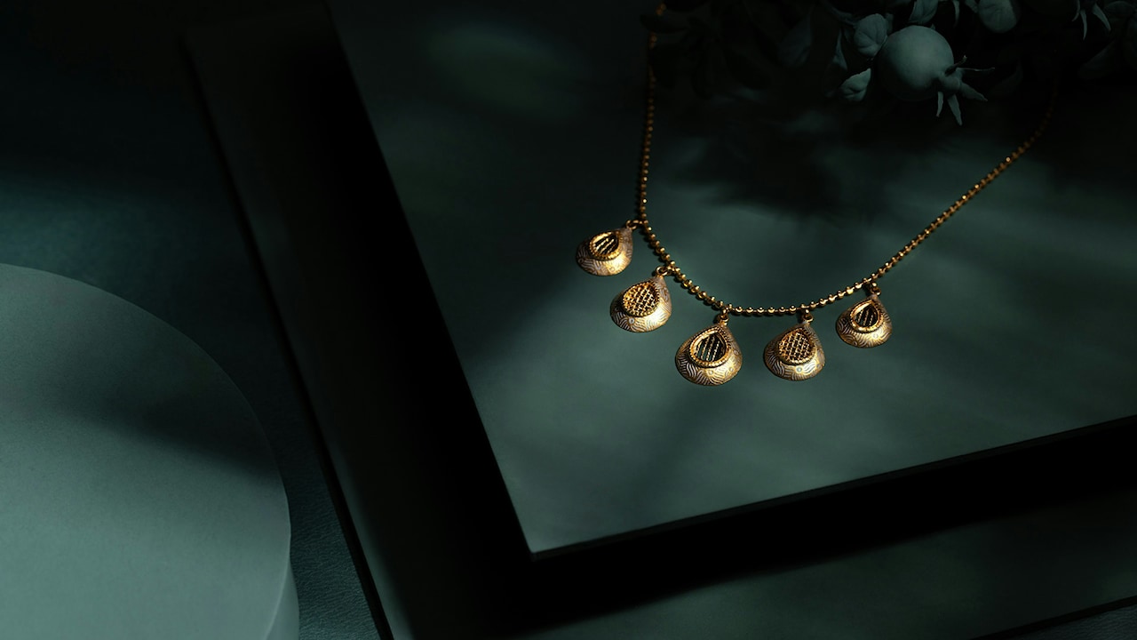 Neckline And Necklace Styling Tips: Matching Rules People Often Overlook