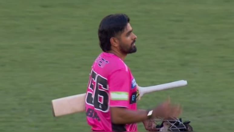 बाबर आजम ने BBL में सबसे धीमा अर्धशतक ठोक की पाकिस्तान की घनघोर बेइज्जती