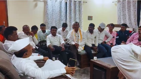 Latur News : 'नेत्यांनी जागा वाटून घेतल्या, कार्यकर्त्यांनी फाशी घ्यावी का?' लातुरमधील राजकीय वातावरण तापलं! Latur News : 'नेत्यांनी जागा वाटून घेतल्या, कार्यकर्त्यांनी फाशी घ्यावी का?' लातुरमधील राजकीय वातावरण तापलं!