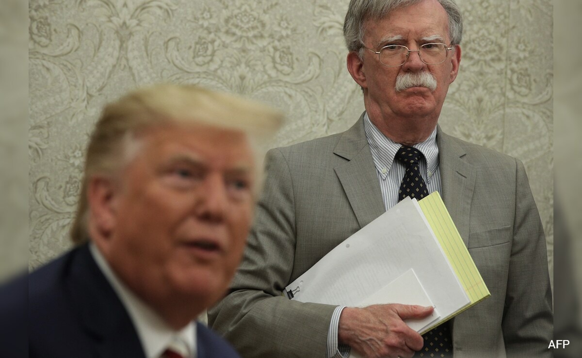 Ex-Donald Trump-bondgenoot John Bolton noemt zijn bedreigingen voor Groenland rampzalig voor de VS en hekelt handelstarieven voor Iran