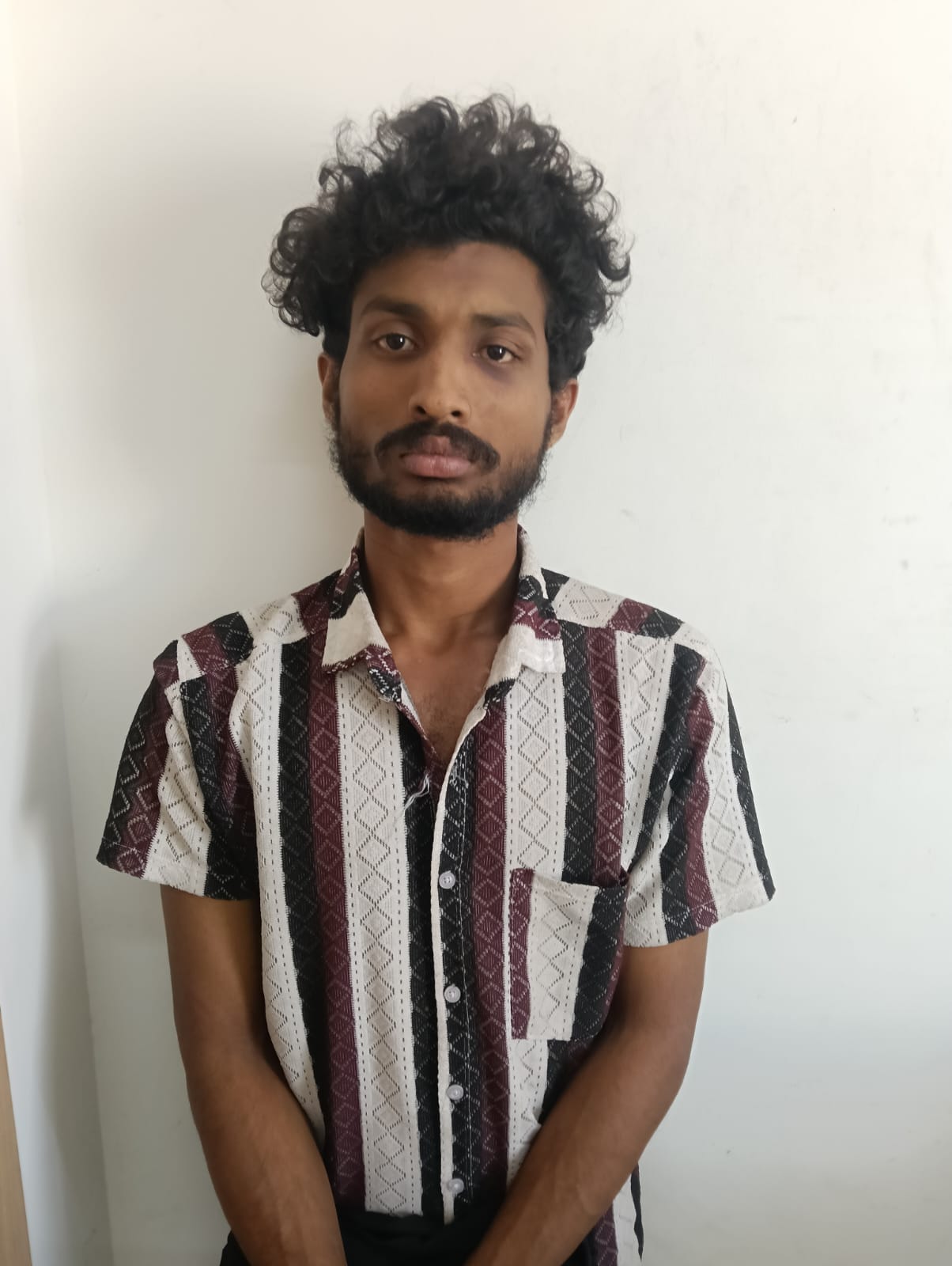 बेंगलुरु में महिलाओं की अंडरवियर चुराकर पहनने और फिर खुद की फोटो लेने वाले को पुलिस ने पकड़ा