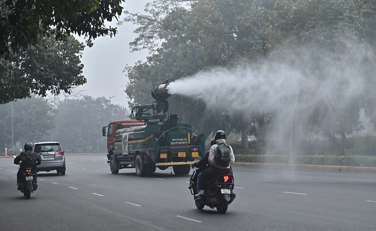 14,000 Buses, 36,000 EV Chargers: Delhi's 4-Year Pollution Plan