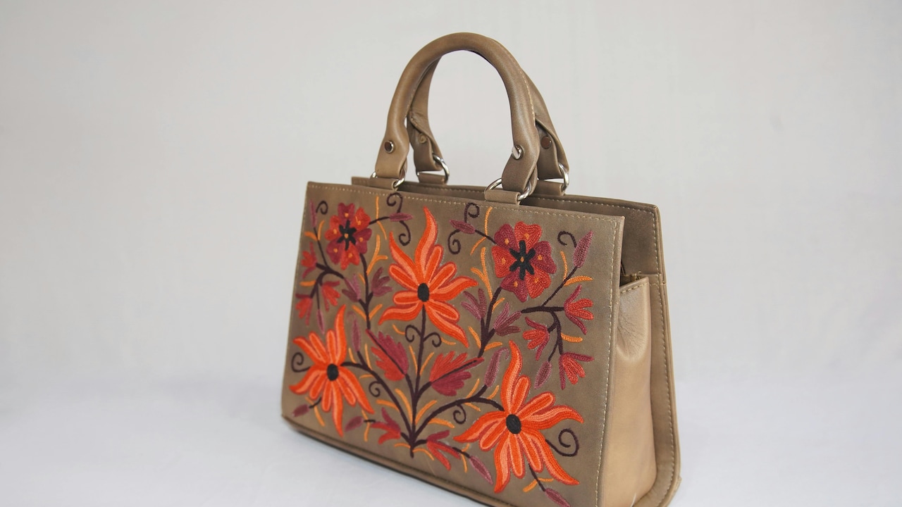 Choose a handbag with multiple compartments