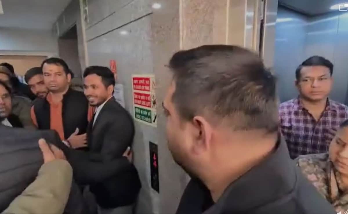 न मुलाकात हुई, न कुछ बात हुई.. जब तेजप्रताप और तेजस्वी आए सामने तो क्या हुआ जानिए