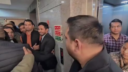 न मुलाकात हुई, न कुछ बात हुई.. जब तेजप्रताप और तेजस्वी आए सामने तो क्या हुआ जानिए