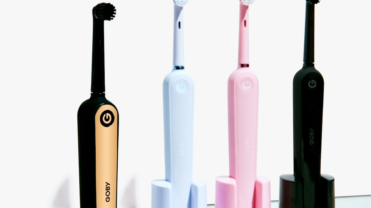 How To Use An Electric Toothbrush For Sensitive Gums: Dos And Donts How To Use An Electric Toothbrush For Sensitive Gums: Dos And Donts