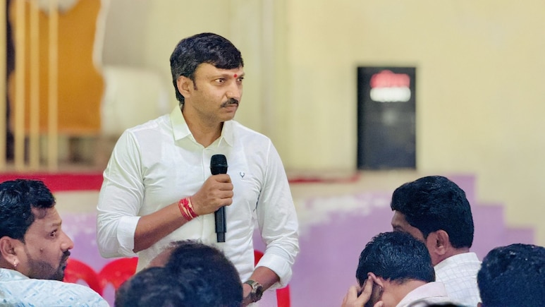 Dharashiv Election: 'दुसऱ्या कोणाला अक्कल नाही..' ओमराजेंची पद्मसिंह पाटलांवर टीका, उमेदवारीवरुन डिवचलं