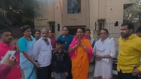 Dhule News : धुळ्यात काय चाललंय? शिवसेनेच्या उमेदवाराला भाजपची धमकी ! 'त्या' धावून आल्या अन्...