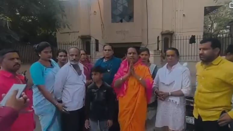 Dhule News : धुळ्यात काय चाललंय? शिवसेनेच्या उमेदवाराला भाजपची धमकी ! 'त्या' धावून आल्या अन्...