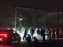 Bharatpur: श्मशान में छाया था अंधेरा, गाड़ियों की हेडलाइट जलाकर करना पड़ा पिता का अंतिम संस्कार, देखें वीडियो