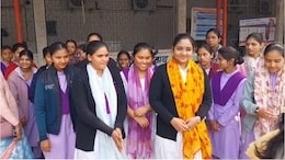 'शराब की दुकान बंद करवा दो न साहब, Institute के पास शराबी उधम मचाते हैं, अब हम कैसे पढ़ने आएंगे'