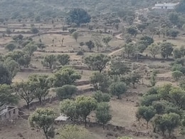 अरावली की पहाड़ियों में 2000 फीट की ऊंचाई पर बसा गांव, बिना पानी और बिजली के पीढ़ियों से रह रहे हैं ग्रामीण