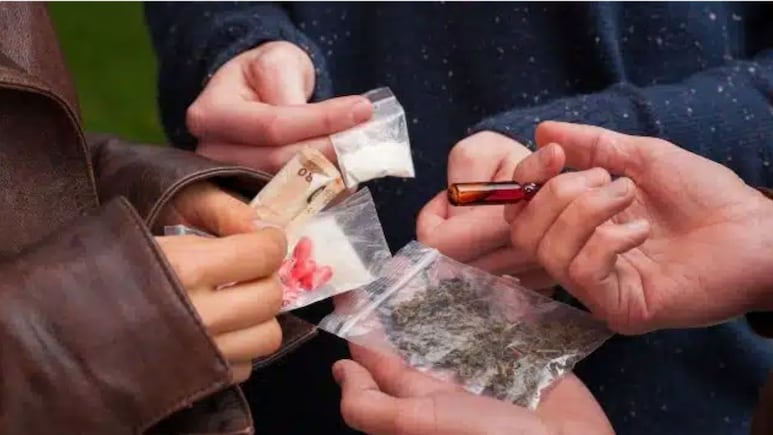 Operation Nischay: रायपुर पुलिस की बड़ी कार्रवाई, अफीम के साथ पकड़े गए तीन नाबालिग, मोटर साइकिल भी जब्त