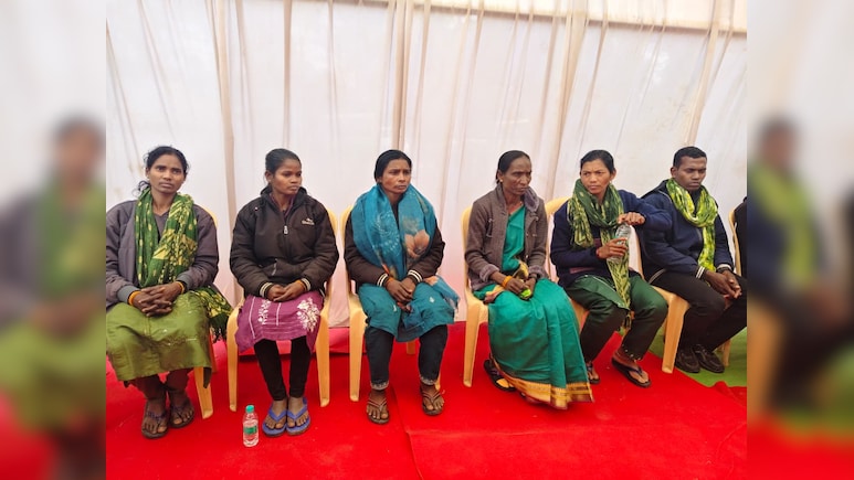 नक्सलियों के DVCM, ACM, कमांडर ने पुलिस के सामने डाल दिए हथियार, लाखों रुपये के हैं इनामी, खोलेंगे कई बड़े राज