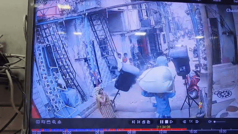 गणतंत्र दिवस कार्यक्रम के लिए लगे थे स्पीकर, 3 साल की बच्ची पर गिरने से मौत, CCTV में देखें दर्दनाक मंजर