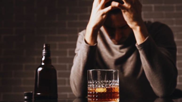 Rules For Drinking Alcohol : पत्नीच्या इच्छेविरुद्ध दारू प्यायल्यास होईल तुरुंगवास? कायदा काय सांगतो?&nbsp;