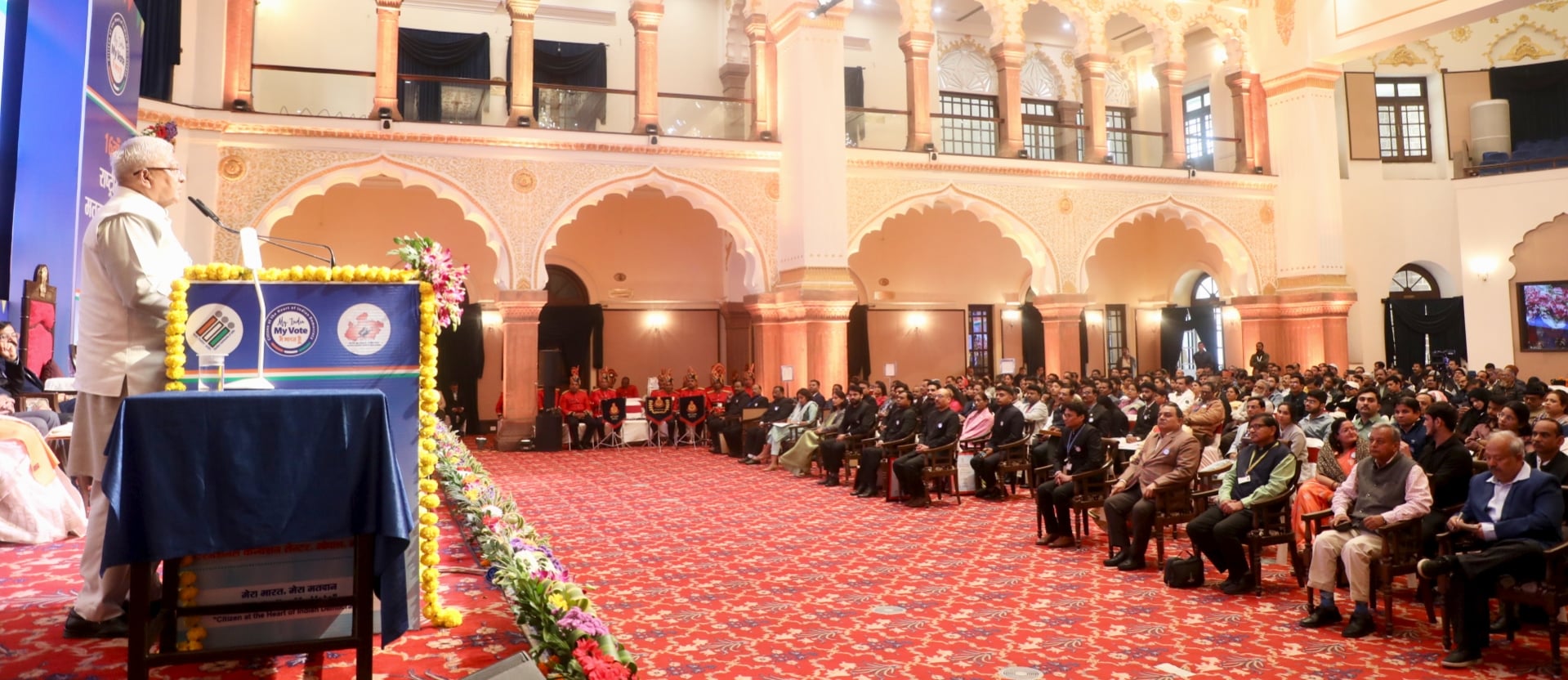 भोपाल में 16वें राष्ट्रीय मतदाता दिवस समारोह को संबोधित करते राज्‍यपाल राज्यपाल मंगुभाई पटेल.