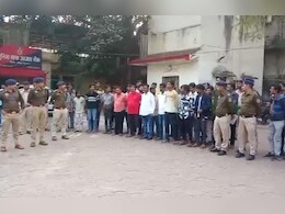 रायपुर पुलिस कमिश्नरेट की सख्ती! 9 थानों के 149 गुंडा निगरानी बदमाशों की निकाली परेड