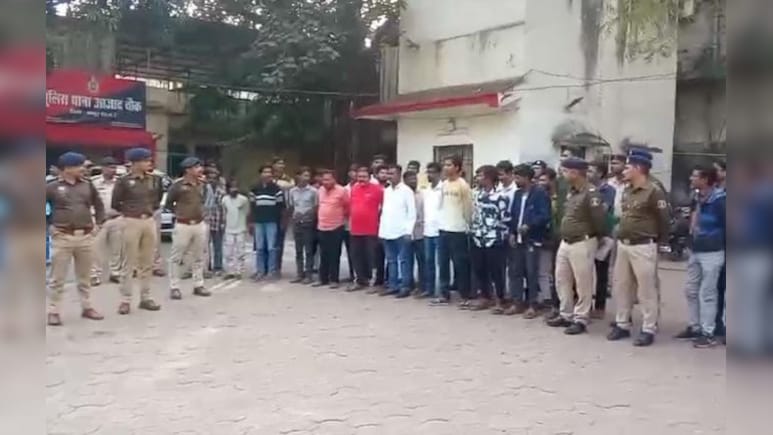 रायपुर पुलिस कमिश्नरेट की सख्ती! 9 थानों के 149 गुंडा निगरानी बदमाशों की निकाली परेड