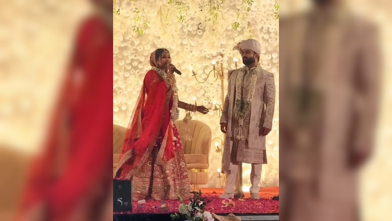 दुल्हन ने वरमाला के बाद गाया 'तारे हैं बाराती' गाना, शादी भूल झूमने लगे लोग, दूल्हे के रिएक्शन ने जीता दिल