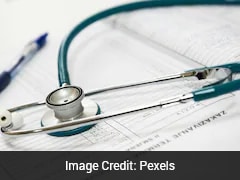 Chinese Student Wins Praise For Helping Classmates With Traditional Medicine Skills