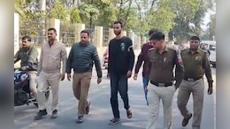 कोर्ट परिसर में हथियारबंद युवक गिरफ्तार! पुलिस ने गिरफ्तार कर निकाला जुलूस