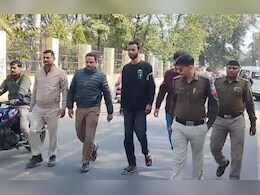 कोर्ट परिसर में हथियारबंद युवक गिरफ्तार! पुलिस ने गिरफ्तार कर निकाला जुलूस