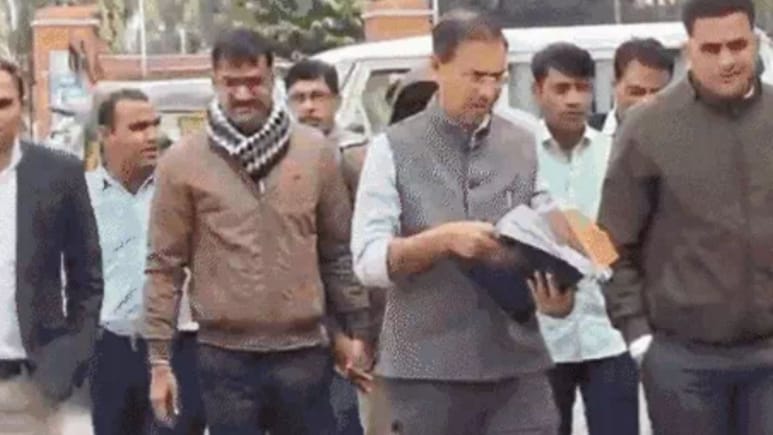 कोटा से कश्मीर के रहने वाले तीन संदिग्ध हिरासत में, पुलिस कर रही पूछताछ