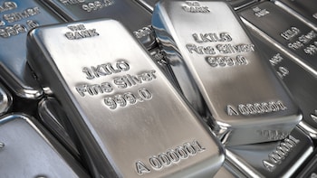 Silver Soars Past Rs 4 Lakh/Kg After 6% Jump; Gold Hits Record Rs 1.8 Lakh/10g On Global Tensions