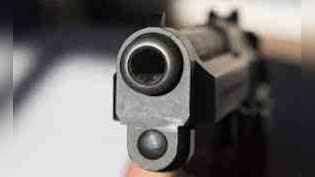 लखनऊ: नौकरी के नाम पर कर्ज के जाल में फंसा युवक, सीने में गोली मारकर की खुदकुशी