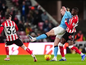 Manchester City Charge Stalls At Sunderland, Liverpool Held By Leeds