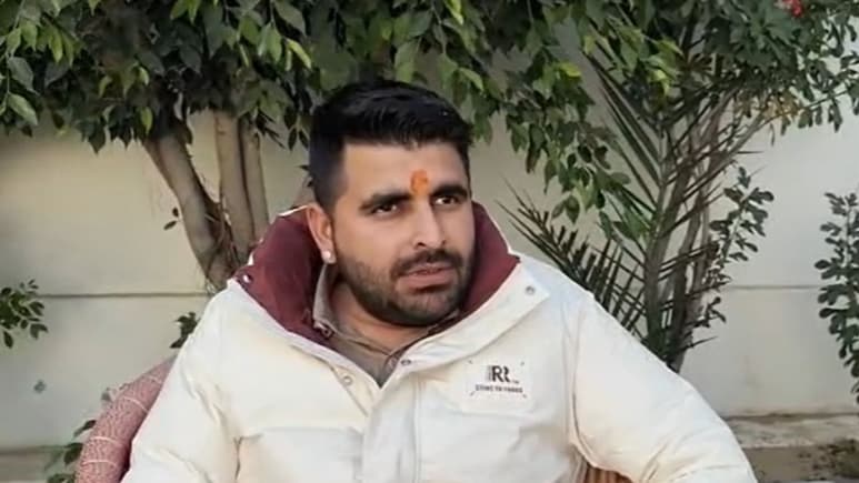 OMR शीट मामले में रविंद्र भाटी ने बीजेपी-कांग्रेस पर साधा निशाना, कहा- युवा फुटबॉल बनकर रह गए