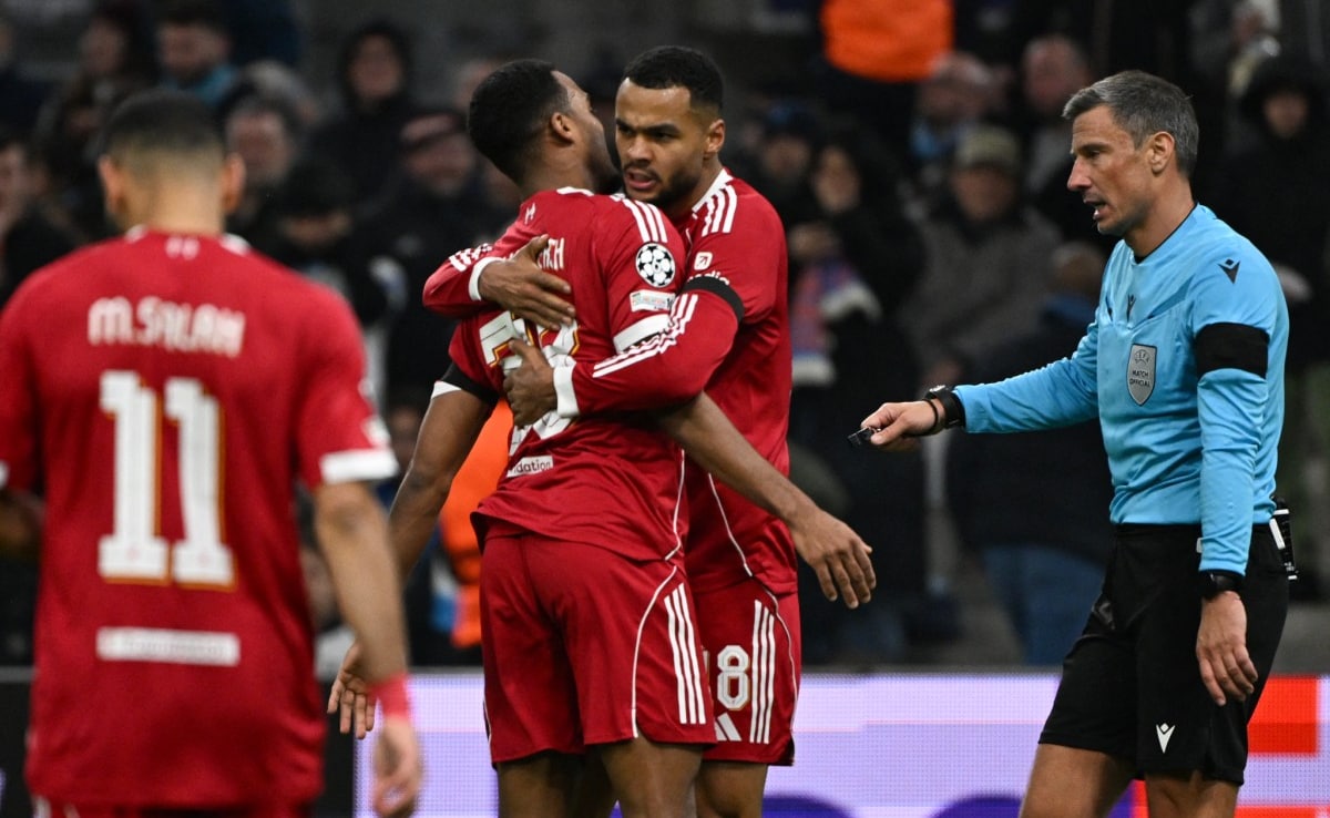 Liverpool Cruise As Bayern Munich Reach Champions League Last 16