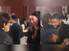 Viral Video: Amitabh Bachchan Meets Hardik Pandya's Girlfriend Mahieka Sharma At Mumbai Event