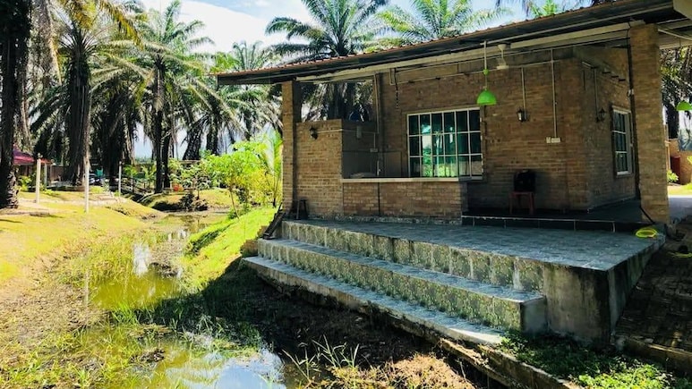 Burnt Out At 25? Malaysia's 'Youth Retirement Home' Is Fully Booked