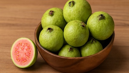 Should You Have Guava With The Peel Or Without It? Expert Reveals