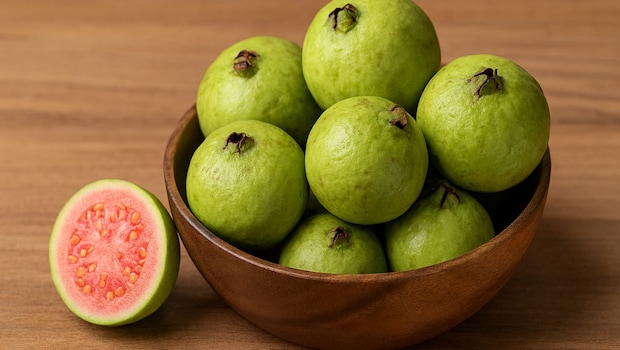 Should You Have Guava With The Peel Or Without It? Expert Reveals