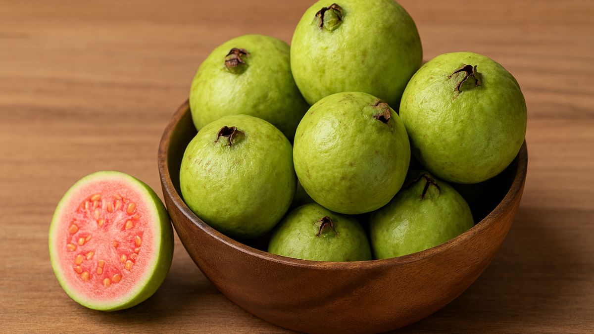 Should You Have Guava With The Peel Or Without It? Expert Reveals